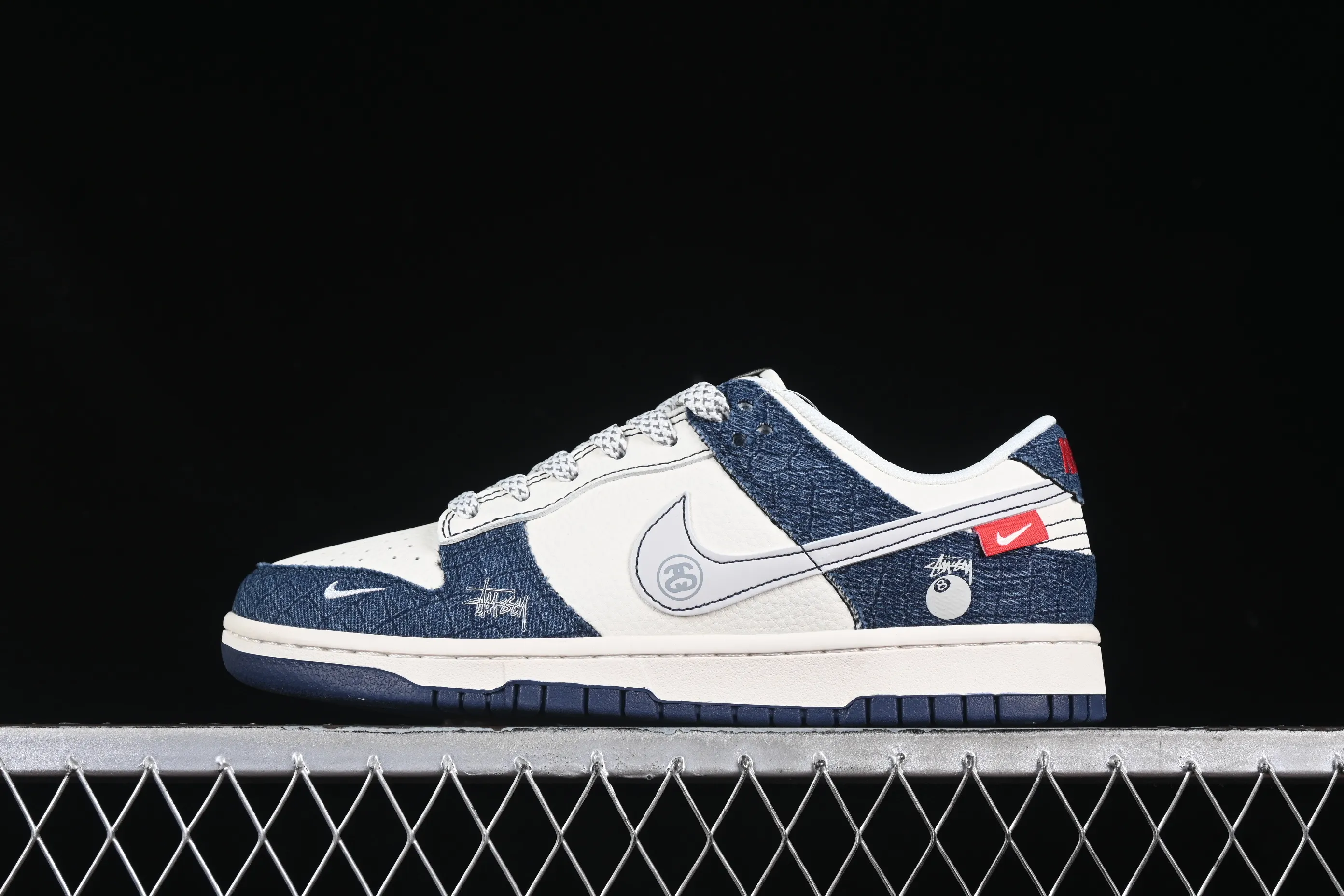 All categories Nk SB Dunk Series Nk SB Dunk Low High-end customized low-top sneakers Nike SB Dunk Low Stusi co-branded Reflective blue denim Anniversary high-end customized low-top casual sneakers ZH2598-268